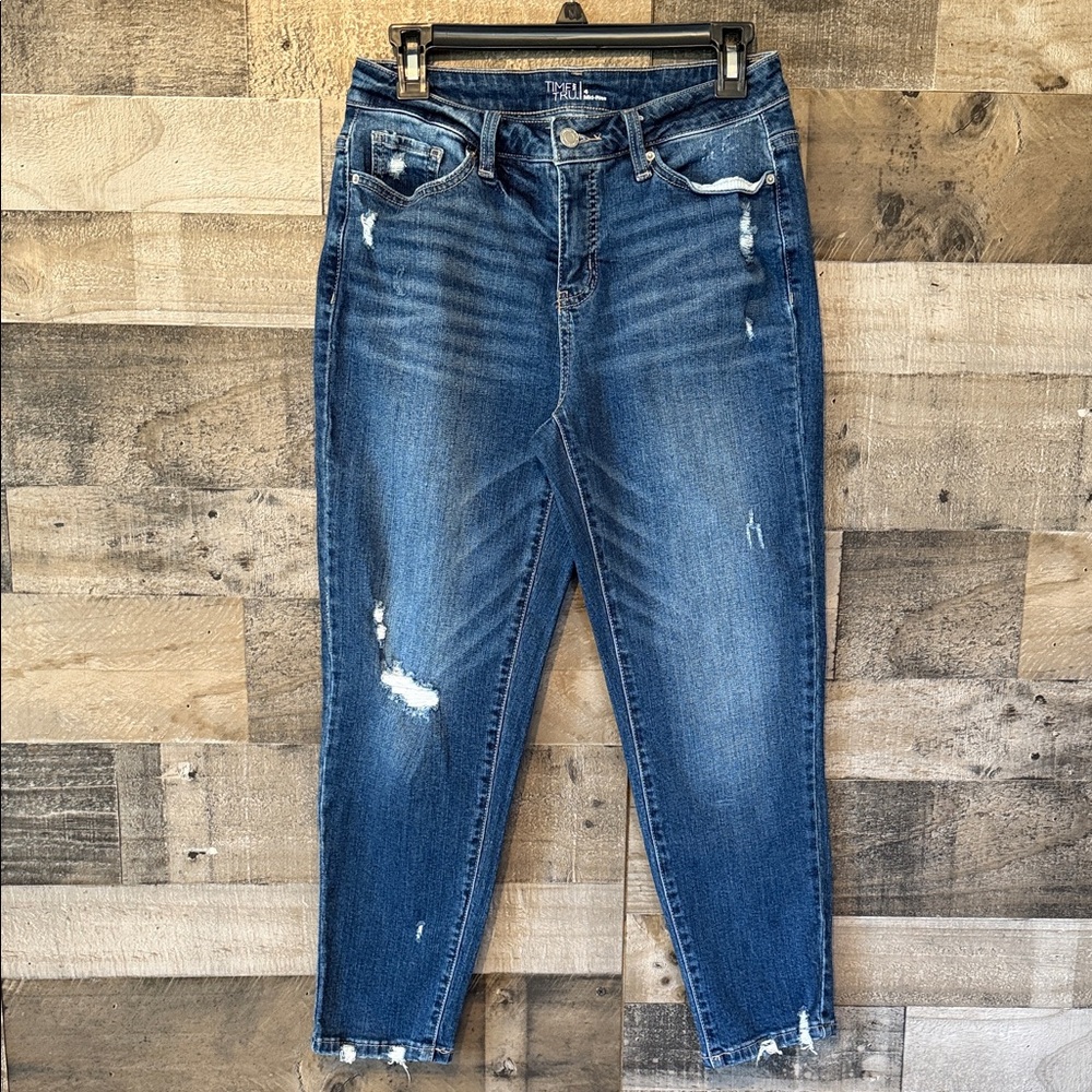 Time and Tru Mid-Rise Distressed Jeans Size 4 - Picture 2 of 16